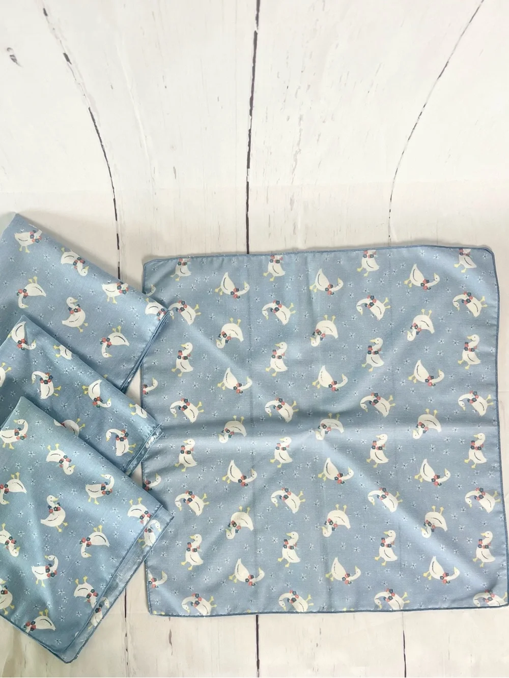 VTG Set of 4 Silly Goose Napkins Blue Whimsical Farmhouse Retro Table Decor